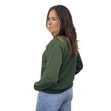 WOMEN'S CREWNECK CABLE KNIT SWEATER PINE GREEN