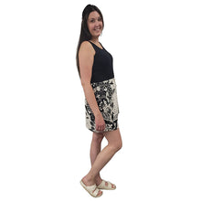 WOMEN'S WRAP SHORTS FLORAL BLACK/CREAM